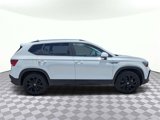 Used 2022 Volkswagen Taos SE image 2