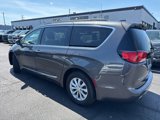Used 2017 Chrysler Pacifica Touring-L image 6