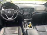 Used 2019 Jeep Grand Cherokee Limited image 3