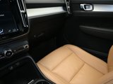 Used 2019 Volvo XC40 T5 Momentum image 5