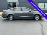 Used 2017 Ford Fusion SE w/ Fusion SE Technology Package image 2
