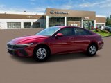 Used 2024 Hyundai Elantra SE image 2