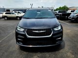 New 2025 Chrysler Pacifica Select image 3