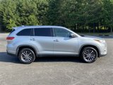 Used 2019 Toyota Highlander XLE image 2