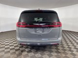 Used 2025 Chrysler Pacifica Select image 2