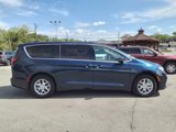 Used 2023 Chrysler Pacifica Touring-L image 3