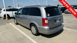 Used 2016 Chrysler Town & Country Touring image 3