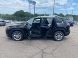 Used 2019 Jeep Cherokee Latitude w/ Popular Appearance Group image 4