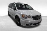 Used 2014 Chrysler Town & Country Touring-L w/ Driver Convenience Group image 4