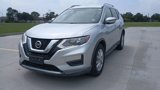 Used 2017 Nissan Rogue SV image 2
