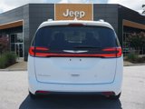 Used 2022 Chrysler Pacifica Touring-L image 4