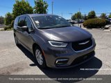 Used 2023 Chrysler Pacifica Touring-L image 3