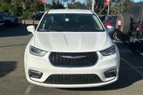 Used 2022 Chrysler Pacifica Touring-L w/ Uconnect Theater Family Group image 5