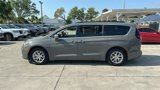 Used 2022 Chrysler Pacifica Touring-L image 4