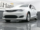 Used 2017 Chrysler Pacifica Touring-L w/ Tire & Wheel Group image 4