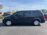 Used 2018 Dodge Grand Caravan SE w/ UConnect Hands-Free Group image 2