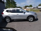 Used 2017 Nissan Rogue SV w/ SV Premium Package image 4