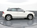 Used 2011 Volkswagen Touareg TDI image 2