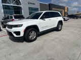 Used 2023 Jeep Grand Cherokee Laredo image 2