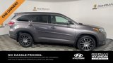 Used 2017 Toyota Highlander SE image 2
