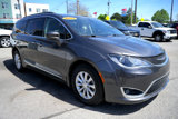 Used 2017 Chrysler Pacifica Touring-L image 4