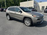 Used 2017 Jeep Cherokee Limited image 2