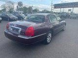 Used 2008 Lincoln Town Car Signature Limited image 3