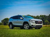 Used 2022 GMC Terrain SLE image 2
