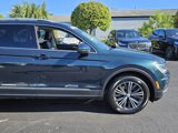 Used 2018 Volkswagen Tiguan SEL image 2
