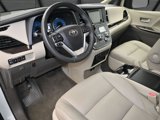 Used 2017 Toyota Sienna Limited Premium image 3