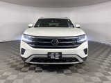 Used 2022 Volkswagen Atlas Cross Sport SE image 2