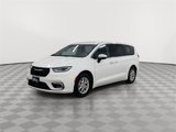 Used 2023 Chrysler Pacifica Touring-L image 4