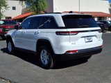Used 2023 Jeep Grand Cherokee Laredo image 3
