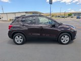 Used 2022 Chevrolet Trax LT w/ LT Convenience Package image 6