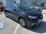 Used 2023 Chrysler Pacifica Touring-L image 2