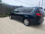 Used 2023 Chrysler Pacifica Touring-L image 3
