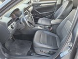 Used 2022 Volkswagen Passat 2.0T SE image 2