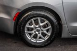 Used 2021 Chrysler Pacifica Touring-L image 5