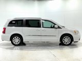 Used 2014 Chrysler Town & Country Touring image 3
