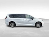 Used 2024 Chrysler Pacifica Touring-L image 4
