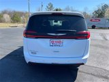 Used 2023 Chrysler Pacifica Touring-L image 4