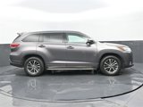Used 2018 Toyota Highlander XLE image 2