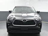 Used 2022 Toyota Highlander XLE image 3