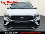 Used 2023 Volkswagen Taos SE w/ Panoramic Sunroof Package image 2