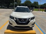 Used 2017 Nissan Rogue SV image 2