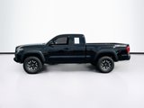 Used 2017 Toyota Tacoma TRD Off-Road image 4