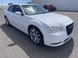 Used 2018 Chrysler 300 Touring L image 3