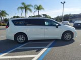 Used 2023 Chrysler Pacifica Touring-L image 3
