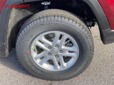 New 2025 Jeep Grand Cherokee Laredo w/ Luxury Tech Group I image 4