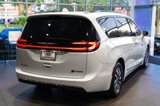 Used 2021 Chrysler Pacifica Limited w/ Uconnect Theater Family Group image 4